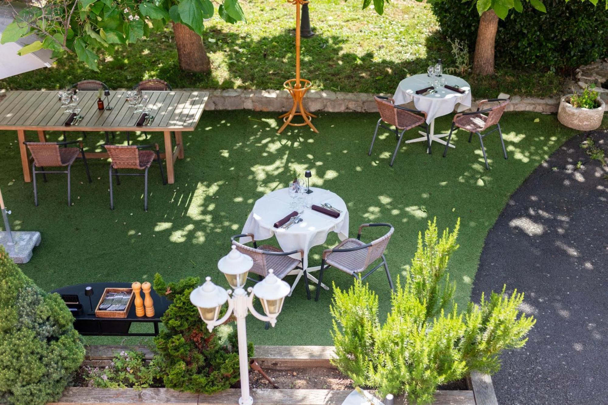 Hotel Restaurant Les Glycines Vieille-Brioude Esterno foto
