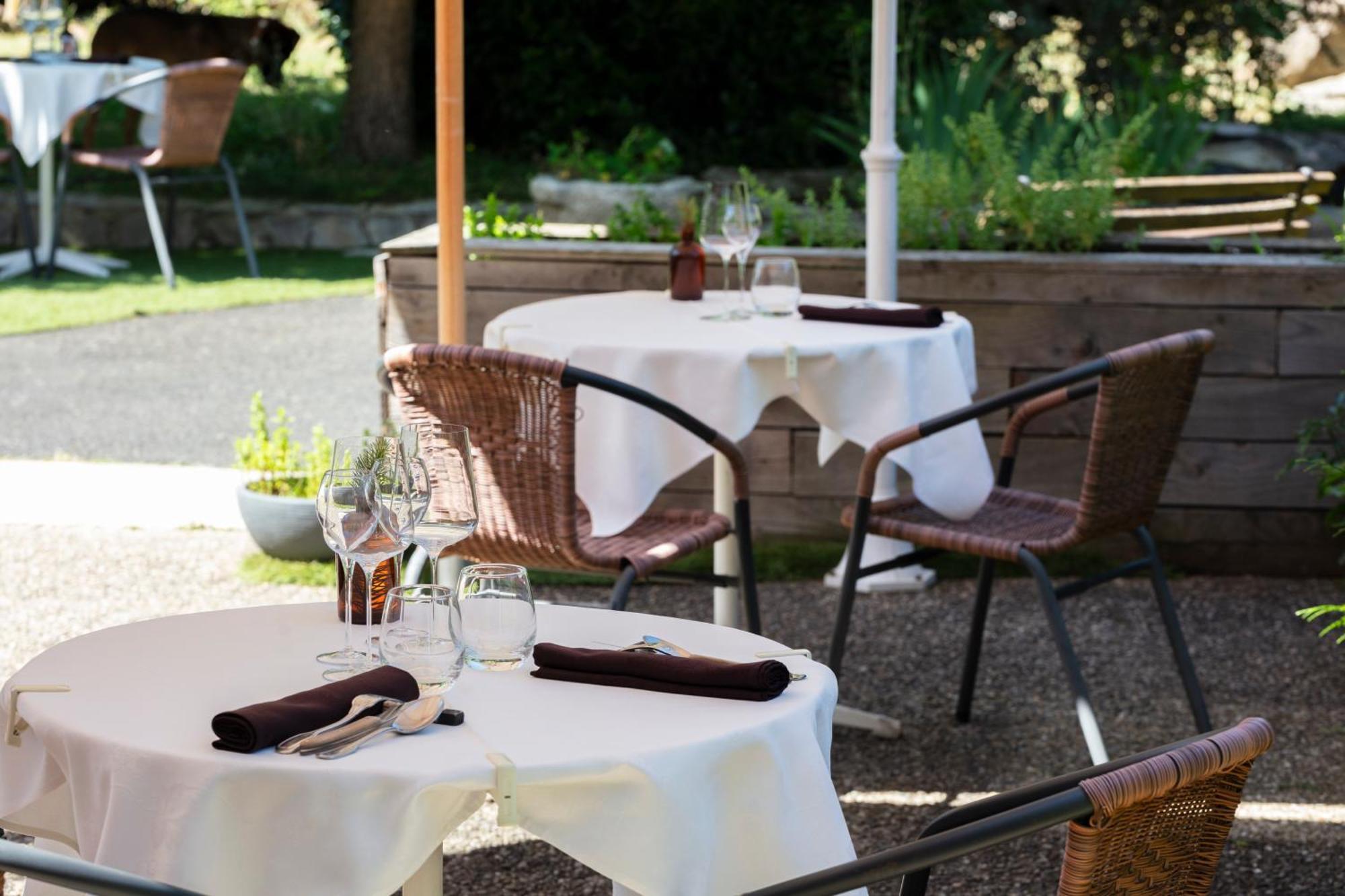 Hotel Restaurant Les Glycines Vieille-Brioude Esterno foto