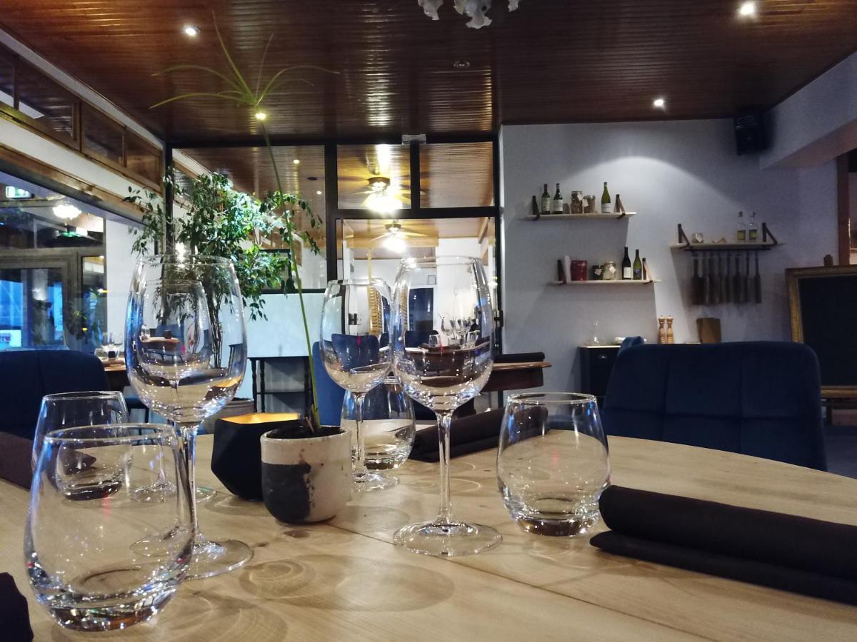 Hotel Restaurant Les Glycines Vieille-Brioude Esterno foto